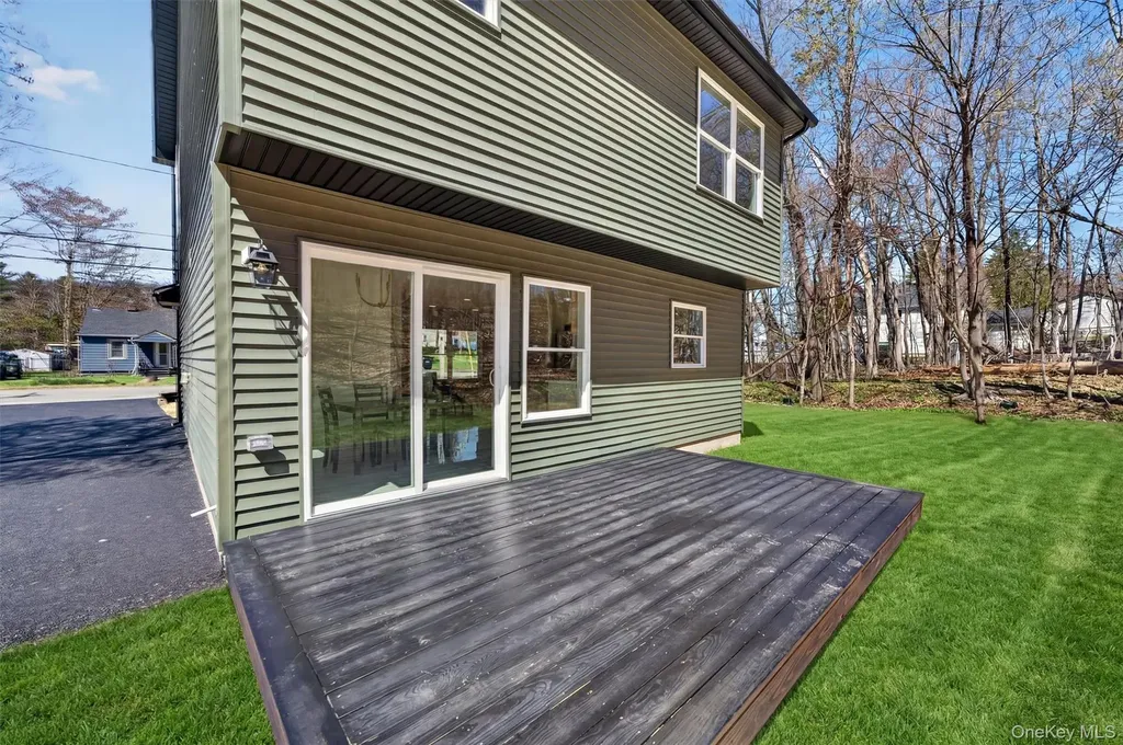 111 Cedar Avenue New Windsor NY 12553