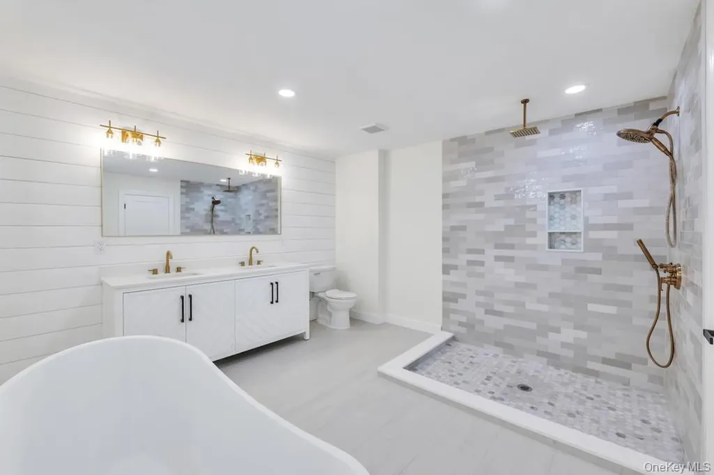 66 Lighthouse Road Babylon NY 11702