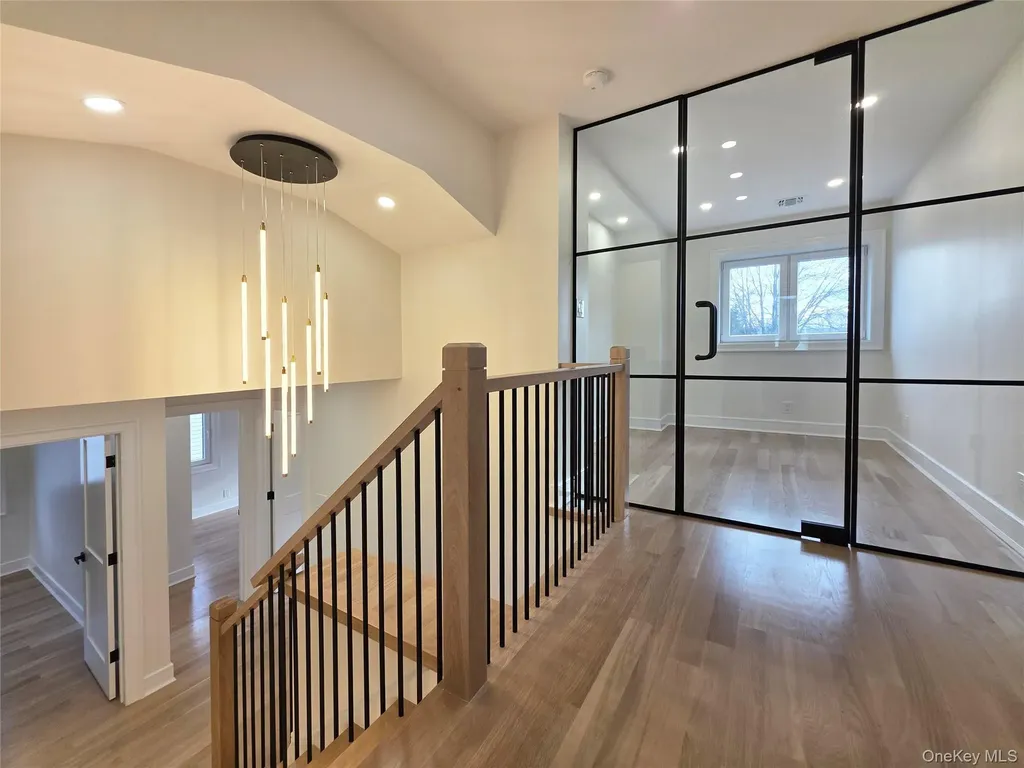 208 Wetherill Road Garden City NY 11530