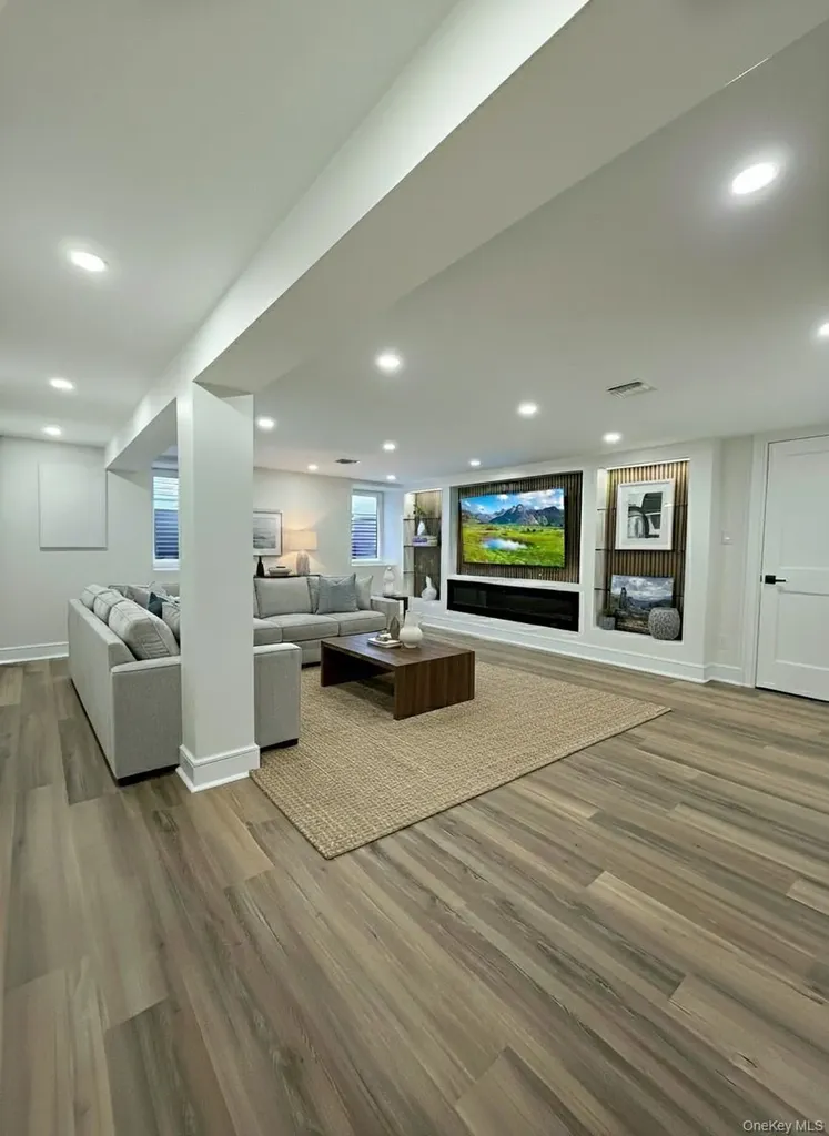 208 Wetherill Road Garden City NY 11530