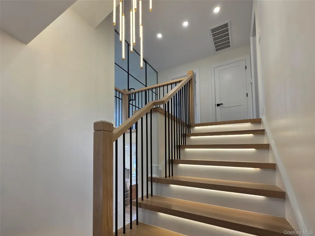 208 Wetherill Road Garden City NY 11530