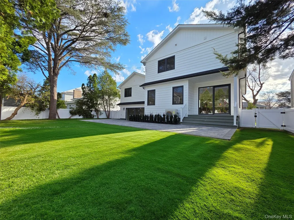 208 Wetherill Road Garden City NY 11530