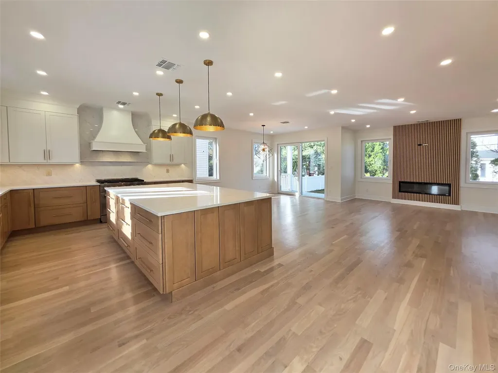 208 Wetherill Road Garden City NY 11530
