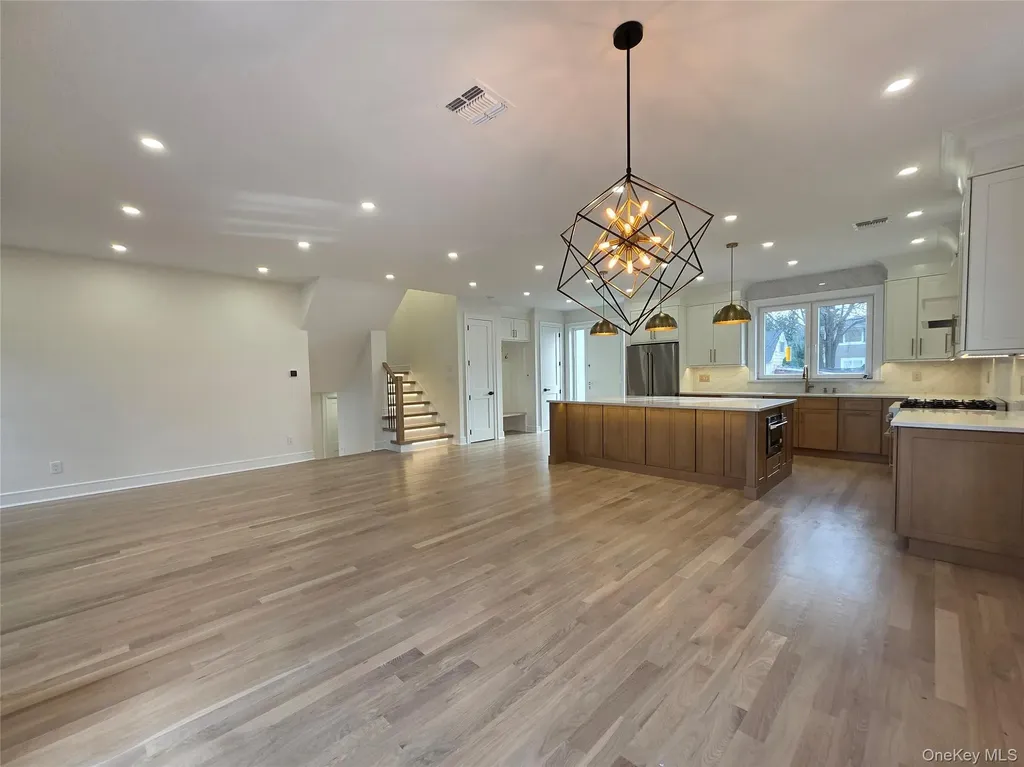 208 Wetherill Road Garden City NY 11530