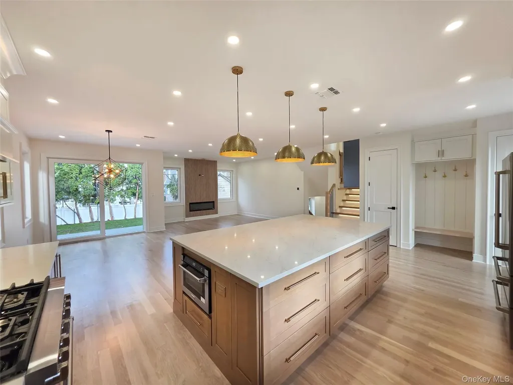 208 Wetherill Road Garden City NY 11530