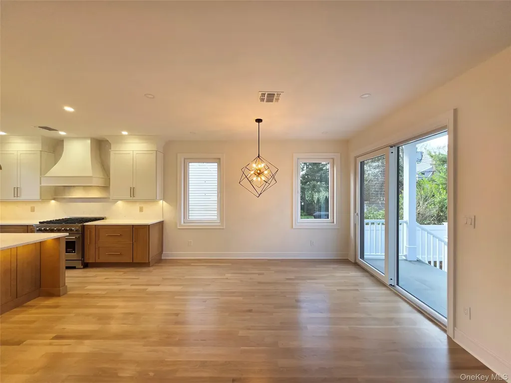 208 Wetherill Road Garden City NY 11530
