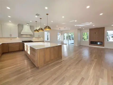 208 Wetherill Road Garden City NY 11530