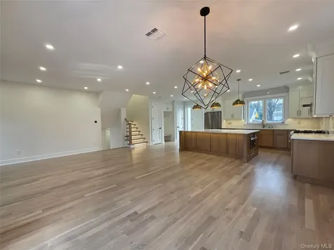 208 Wetherill Road Garden City NY 11530