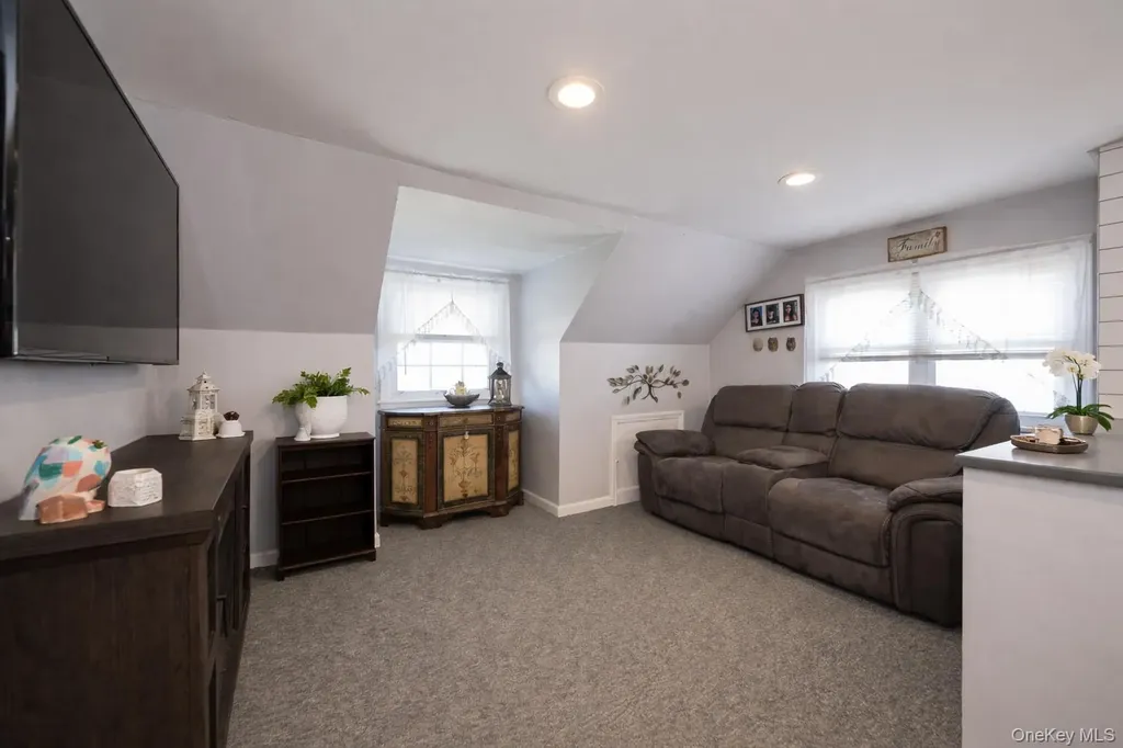 2941 Harvey Avenue Oceanside NY 11572