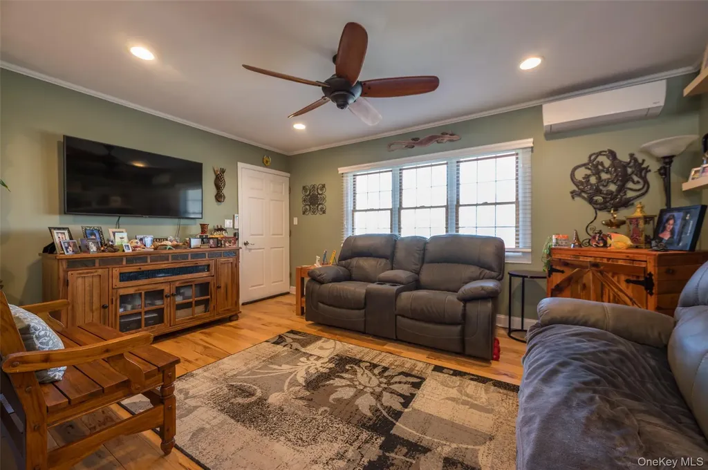 2941 Harvey Avenue Oceanside NY 11572