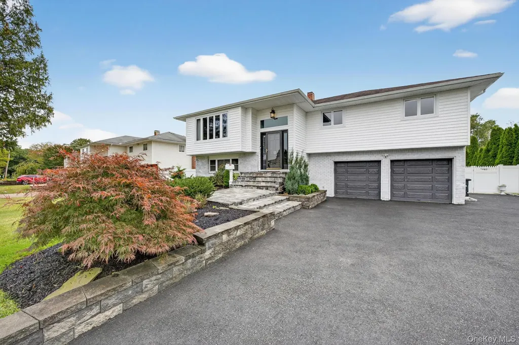 12 Farmstead Road Commack NY 11725