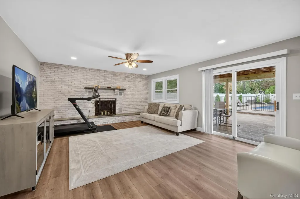 12 Farmstead Road Commack NY 11725