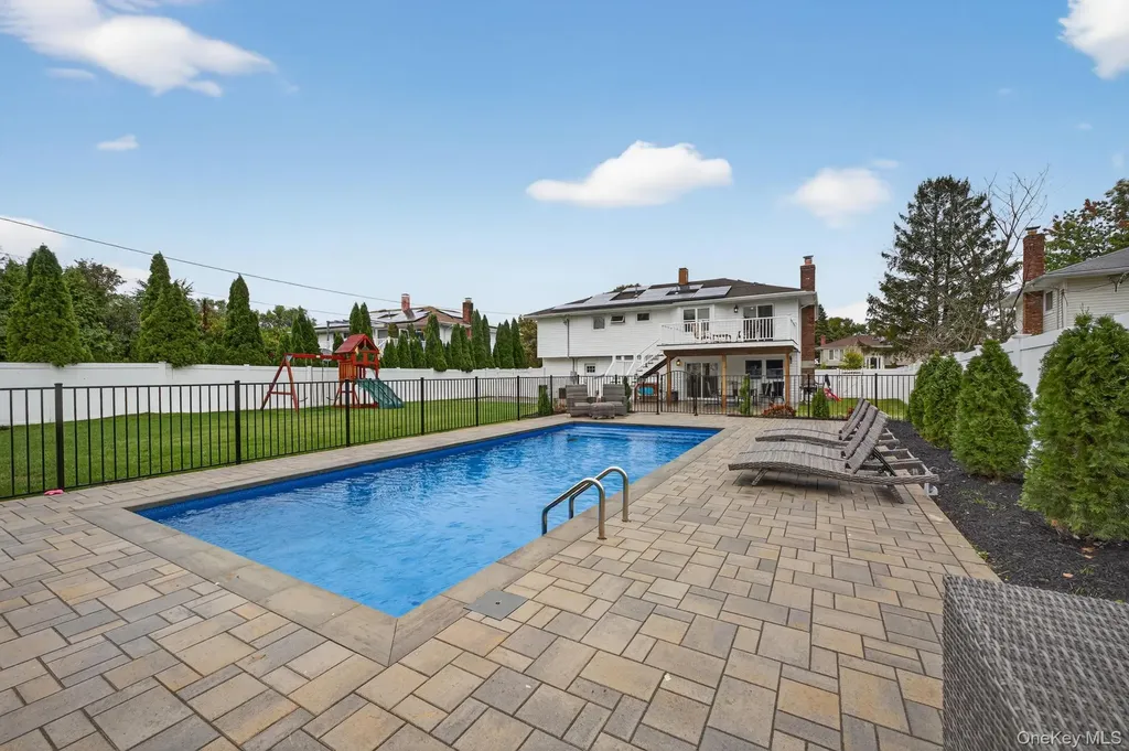 12 Farmstead Road Commack NY 11725