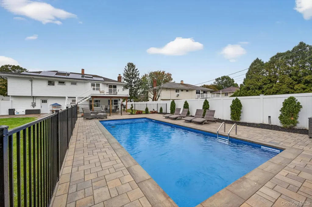 12 Farmstead Road Commack NY 11725