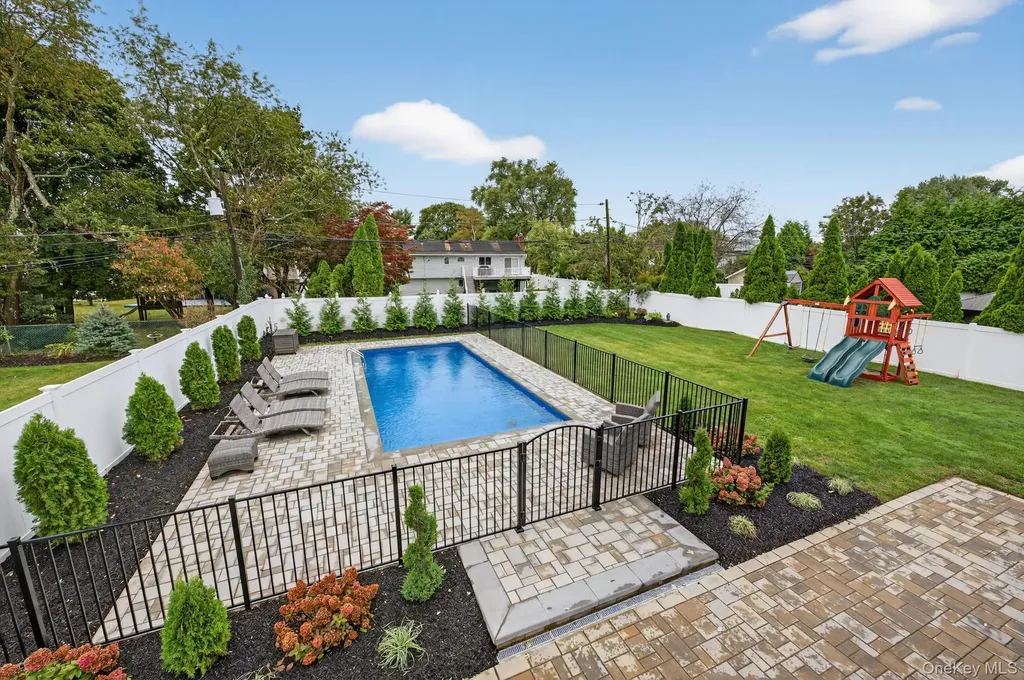 12 Farmstead Road Commack NY 11725