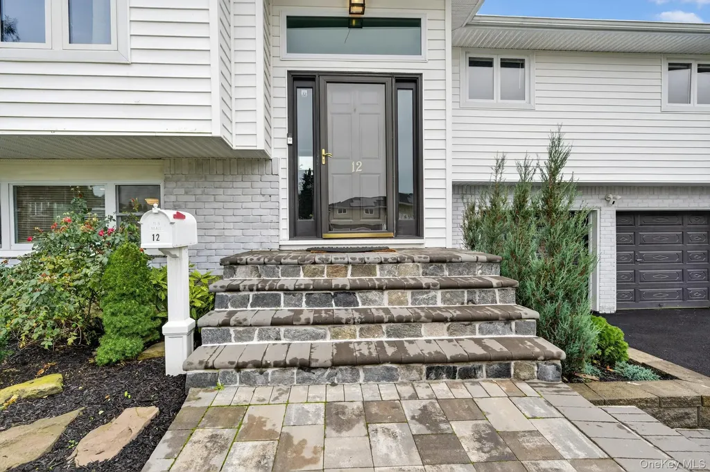 12 Farmstead Road Commack NY 11725