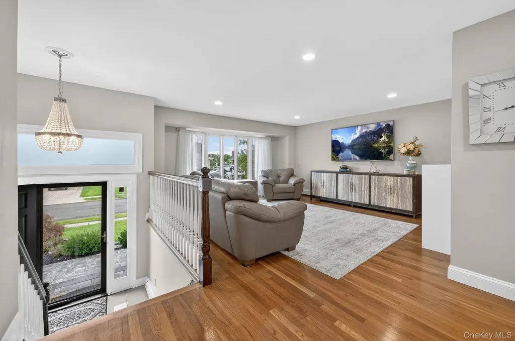 12 Farmstead Road Commack NY 11725