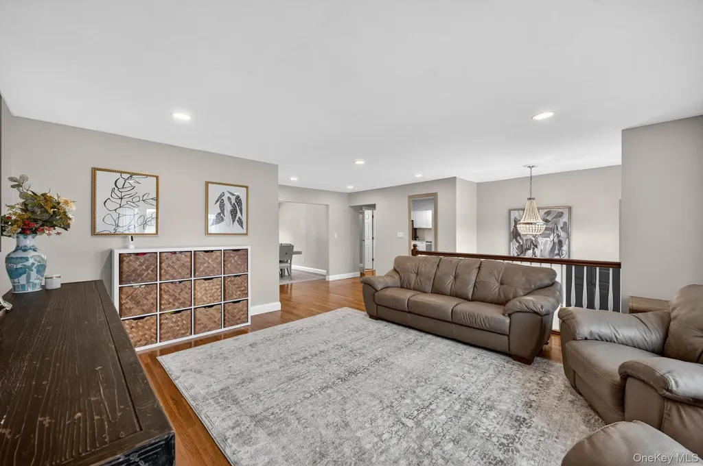 12 Farmstead Road Commack NY 11725