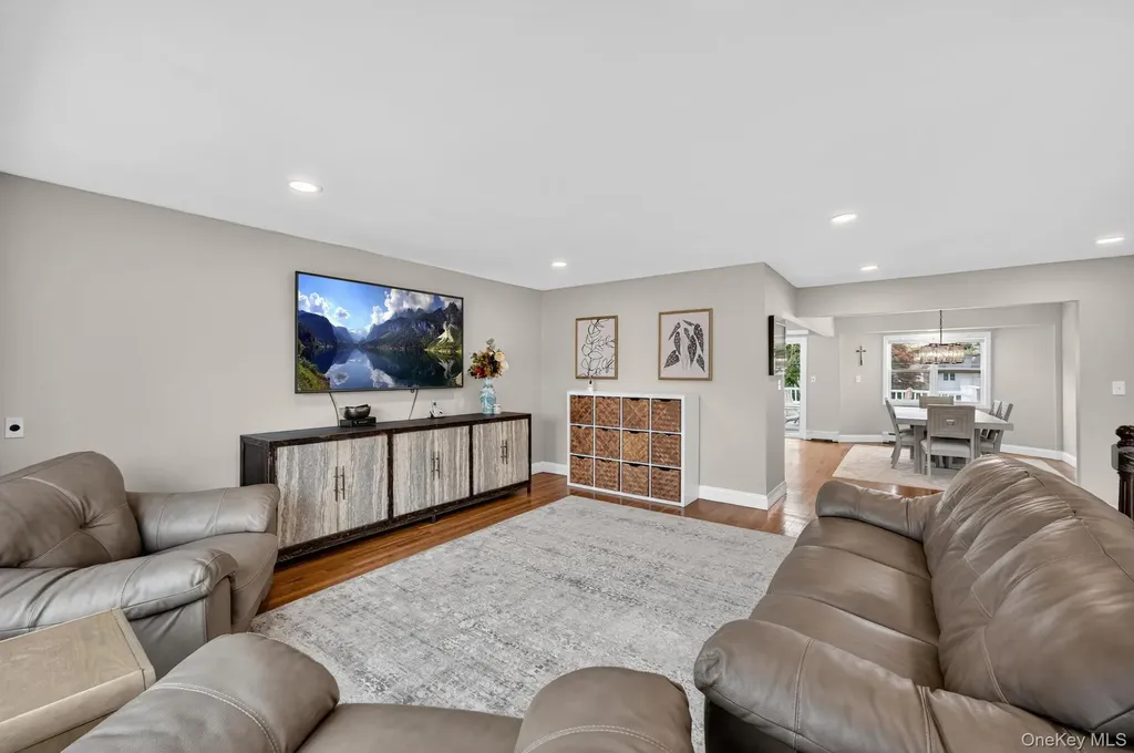 12 Farmstead Road Commack NY 11725