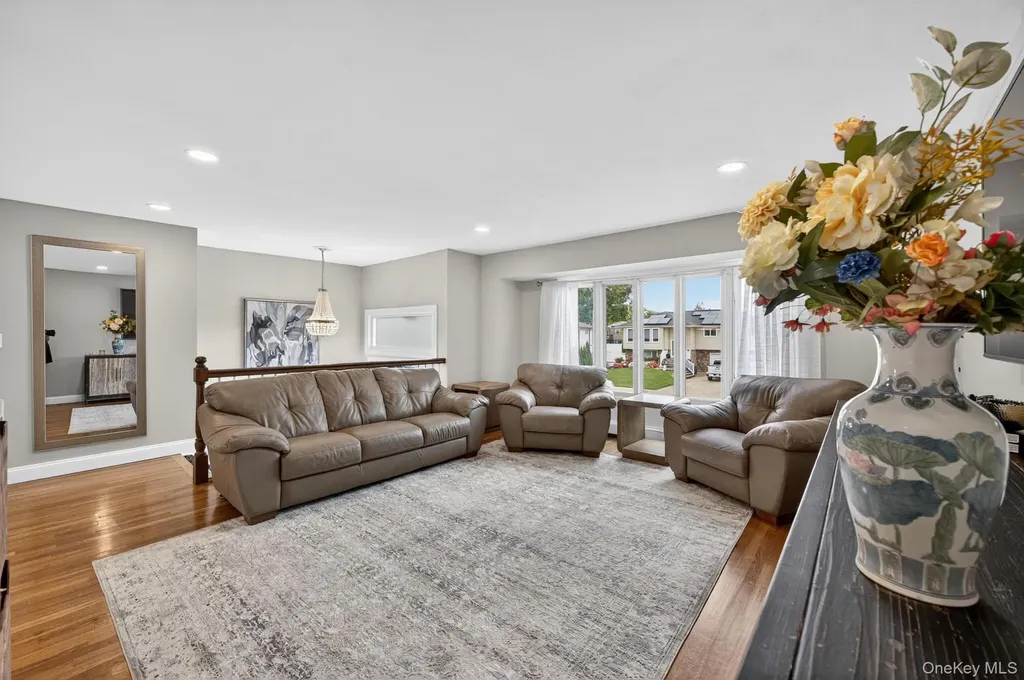 12 Farmstead Road Commack NY 11725