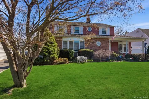 268 Curtis Avenue Carle Place NY 11514