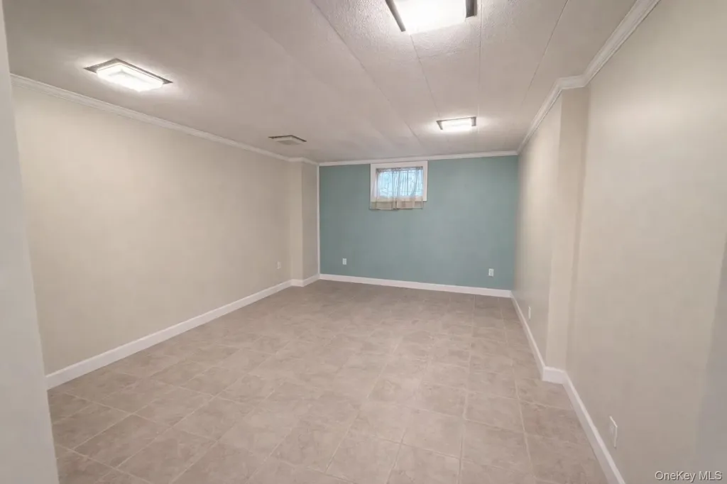 126 Radcliffe Road Plainview NY 11803