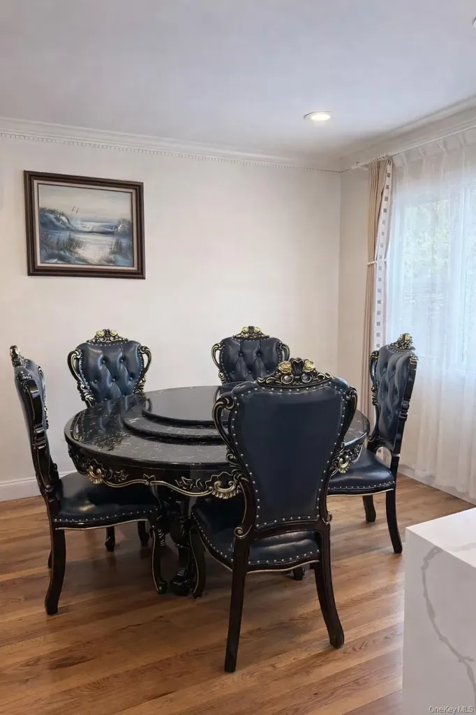126 Radcliffe Road Plainview NY 11803