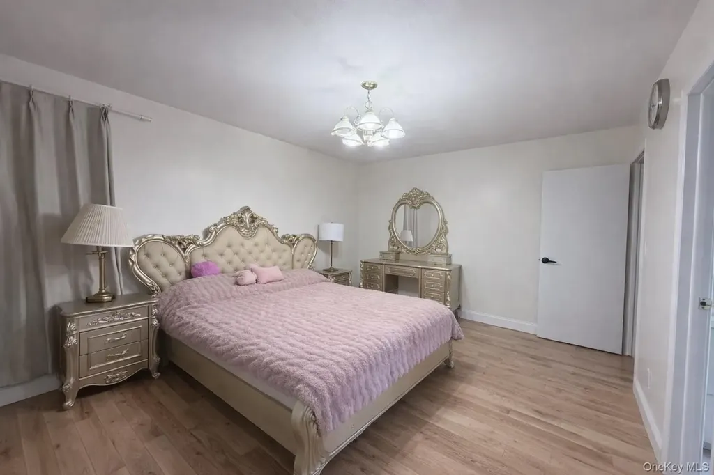 126 Radcliffe Road Plainview NY 11803