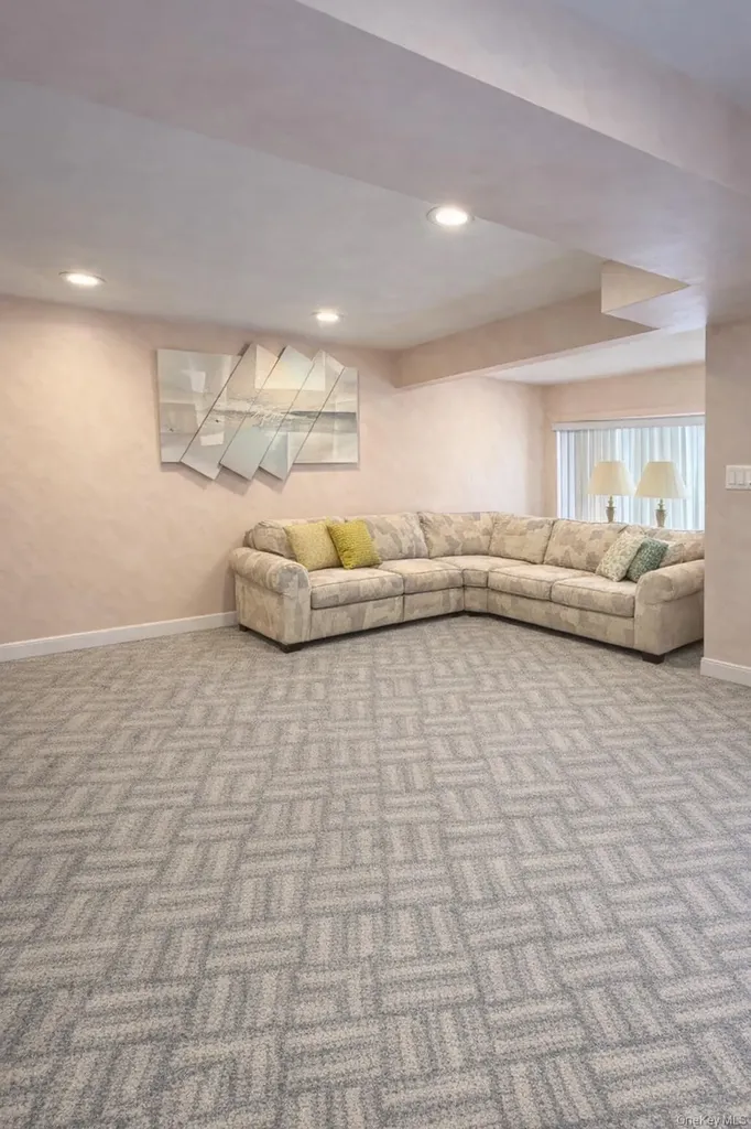126 Radcliffe Road Plainview NY 11803