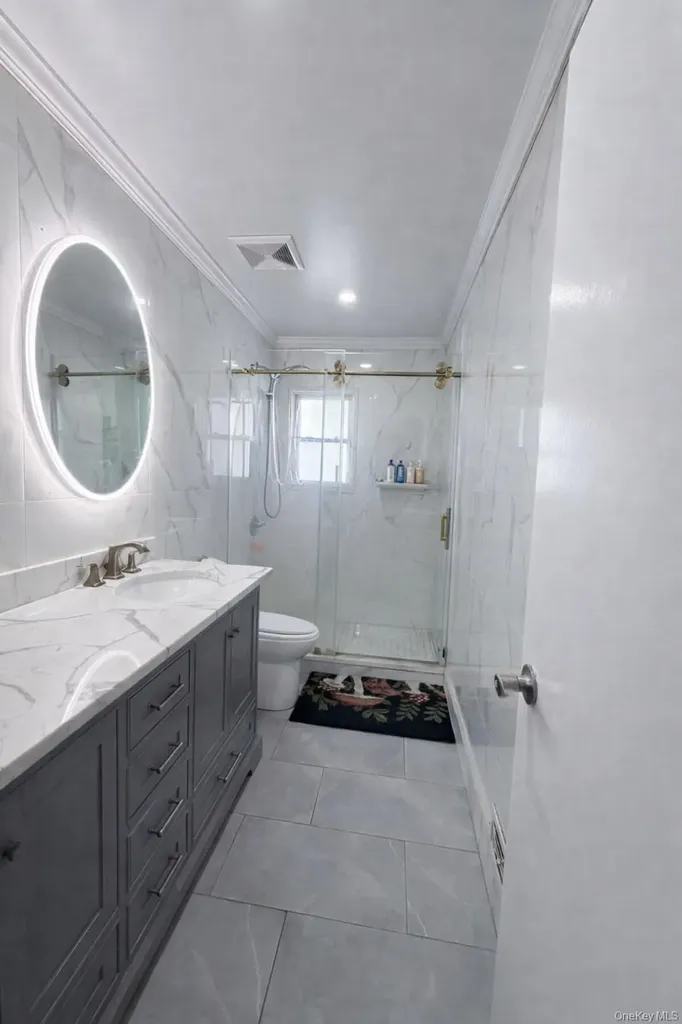 126 Radcliffe Road Plainview NY 11803