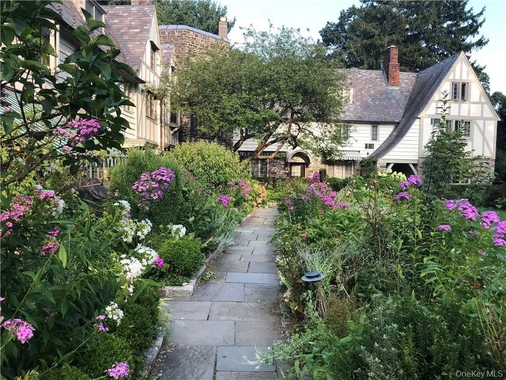 5 Merestone Terrace Bronxville NY 10708