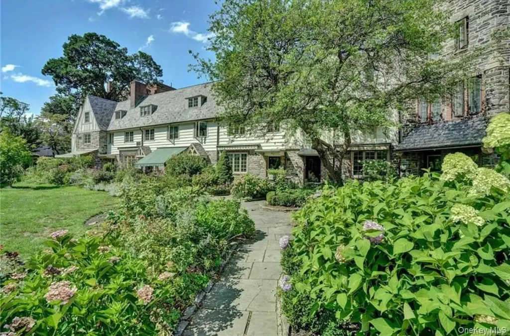 5 Merestone Terrace Bronxville NY 10708