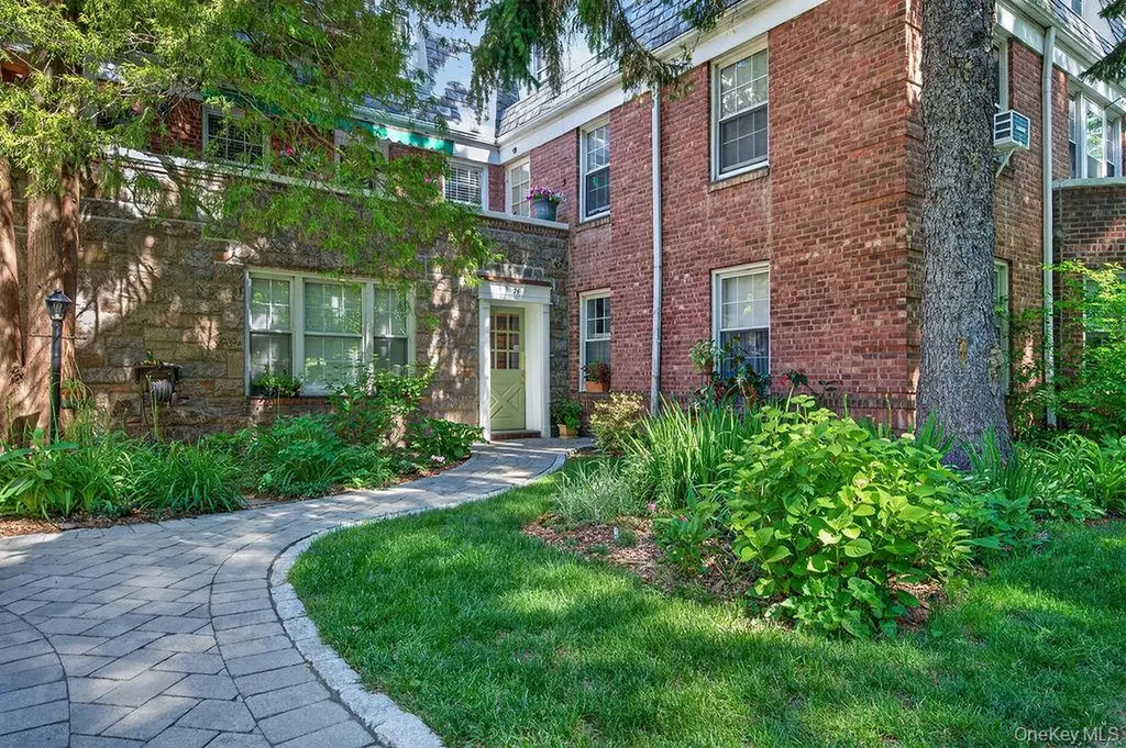 74 Pinewood Road Hartsdale NY 10530