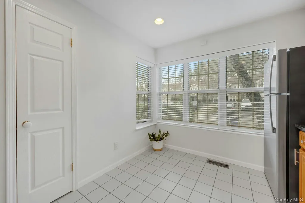 1403 Pondcrest Lane White Plains NY 10607
