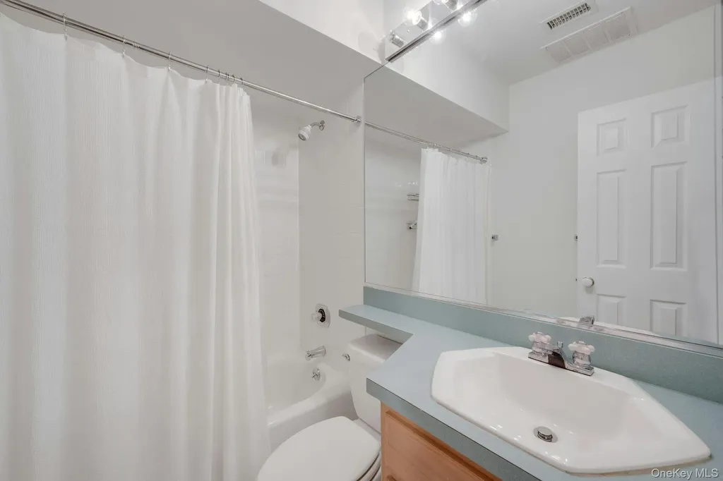 1403 Pondcrest Lane White Plains NY 10607