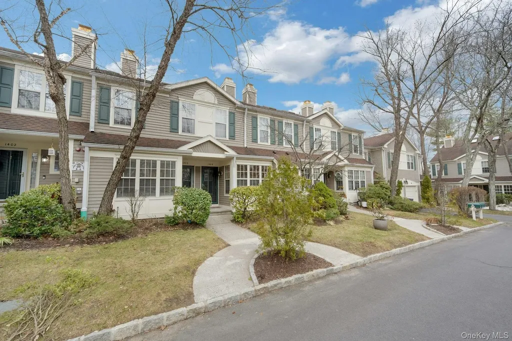 1403 Pondcrest Lane White Plains NY 10607