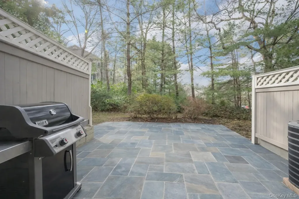 1403 Pondcrest Lane White Plains NY 10607