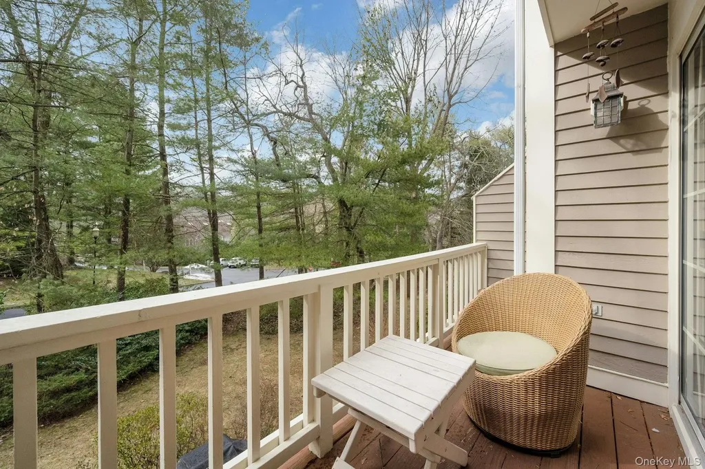 1403 Pondcrest Lane White Plains NY 10607