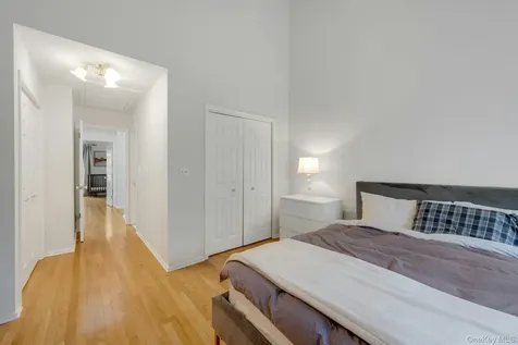 1403 Pondcrest Lane White Plains NY 10607