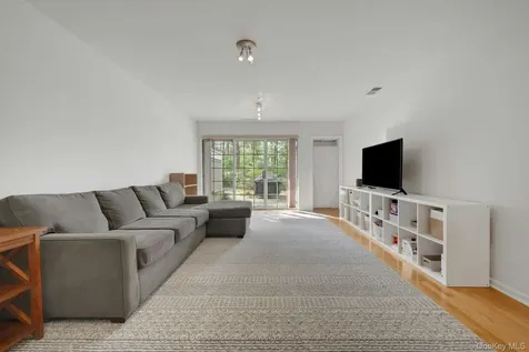 1403 Pondcrest Lane White Plains NY 10607
