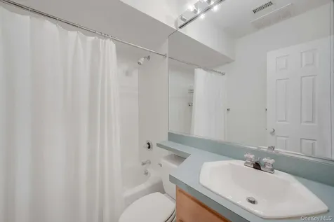 1403 Pondcrest Lane White Plains NY 10607