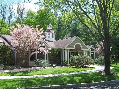1403 Pondcrest Lane White Plains NY 10607