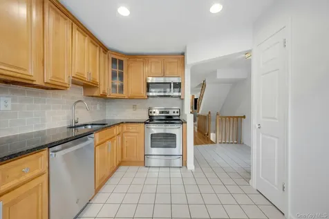 1403 Pondcrest Lane White Plains NY 10607