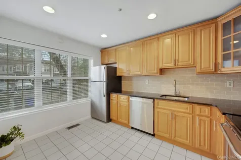 1403 Pondcrest Lane White Plains NY 10607