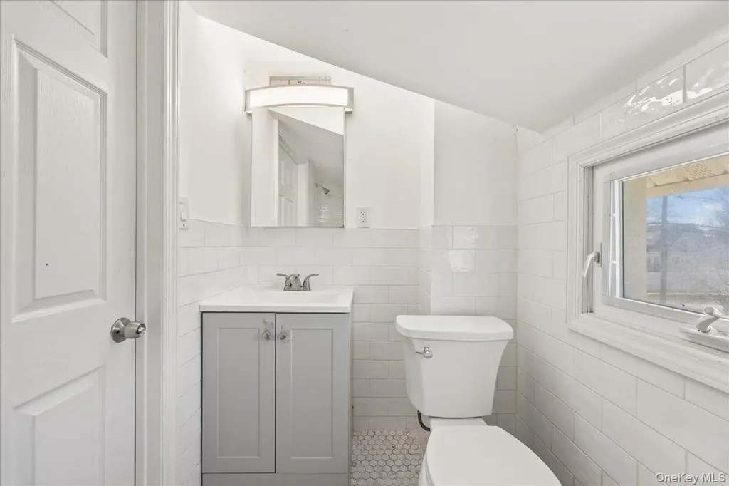 62 Westend Avenue Freeport NY 11520