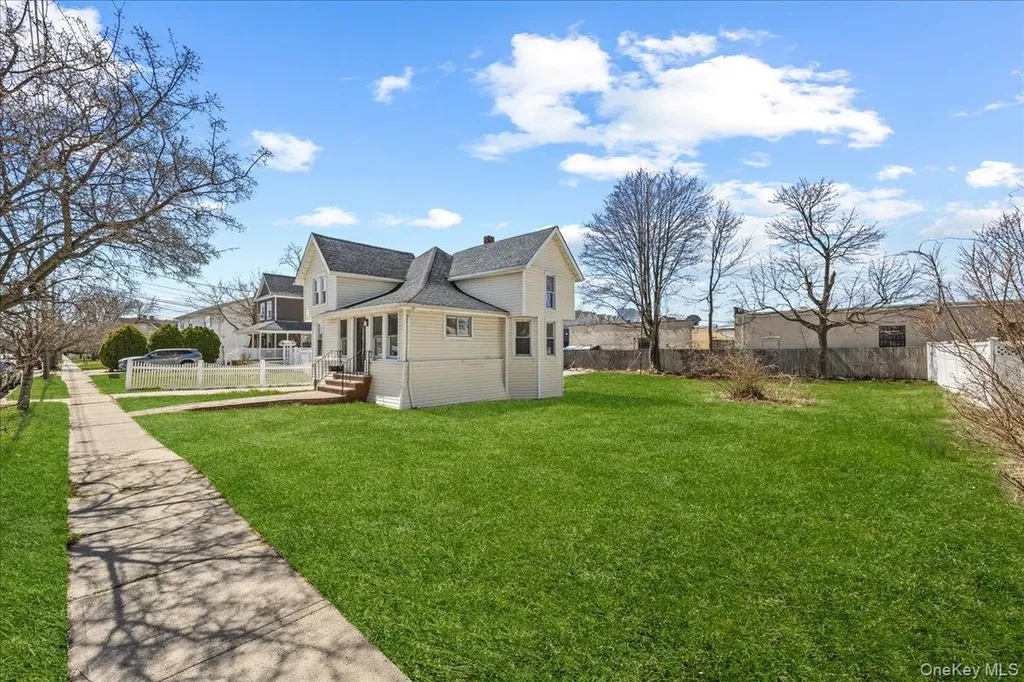 62 Westend Avenue Freeport NY 11520