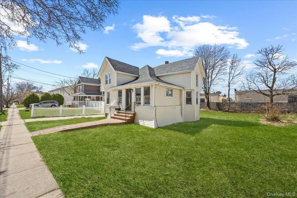 62 Westend Avenue Freeport NY 11520