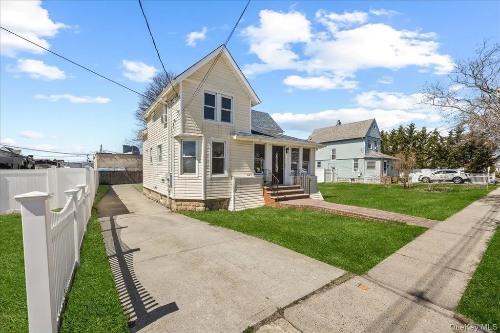 62 Westend Avenue Freeport NY 11520