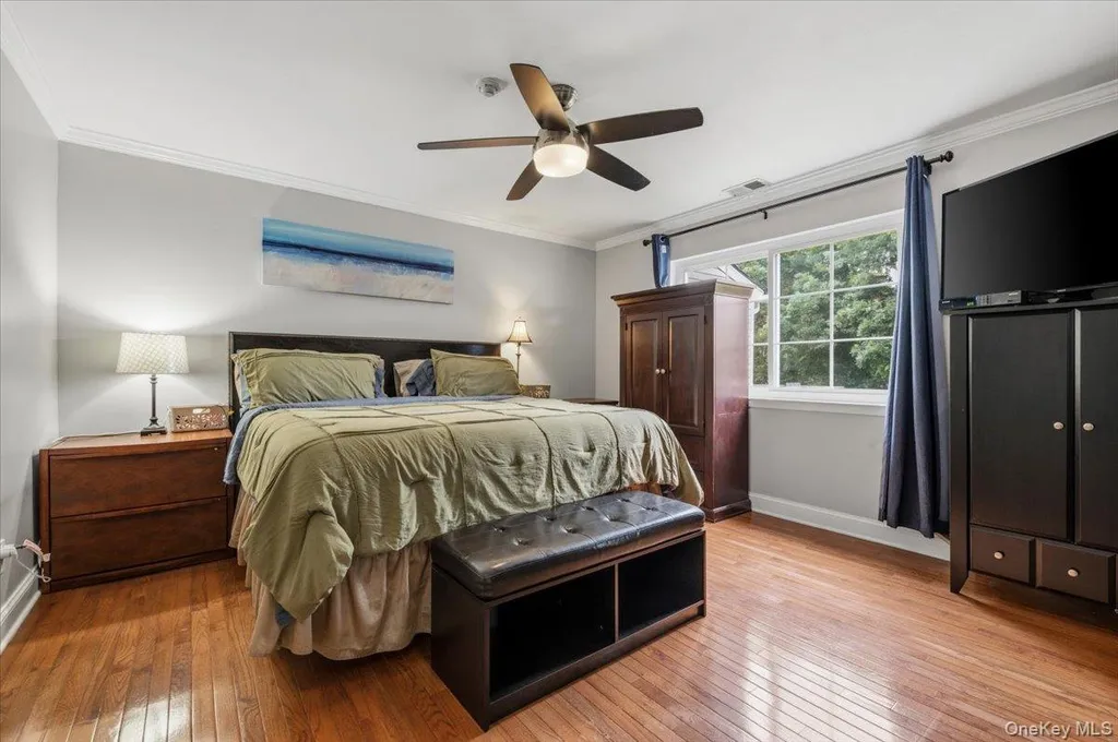 190 Lake Pointe Circle Middle Island NY 11953