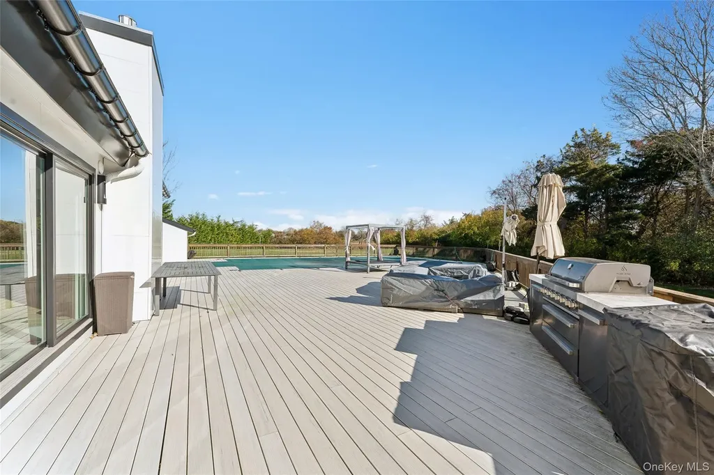 32 Tanners Neck Lane Westhampton NY 11977